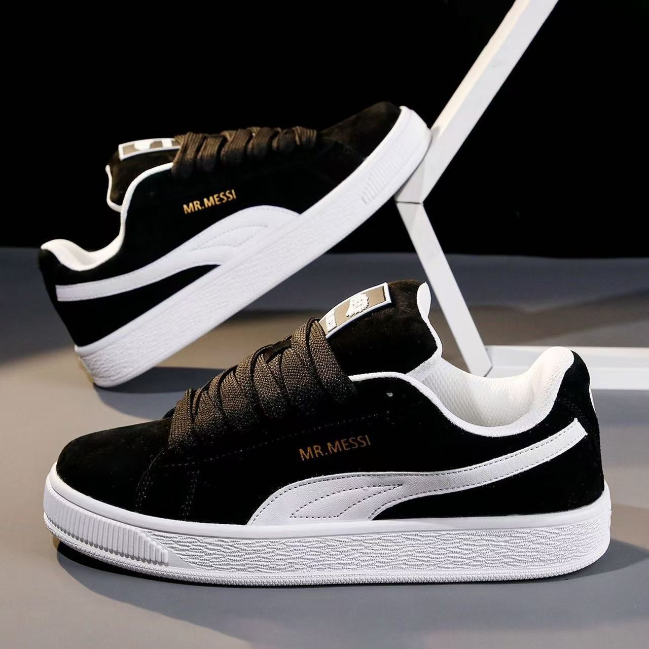 أحذية رياضية نسائية جديدة لعام - مراجعة Vans Shoes Old Skool وسعره