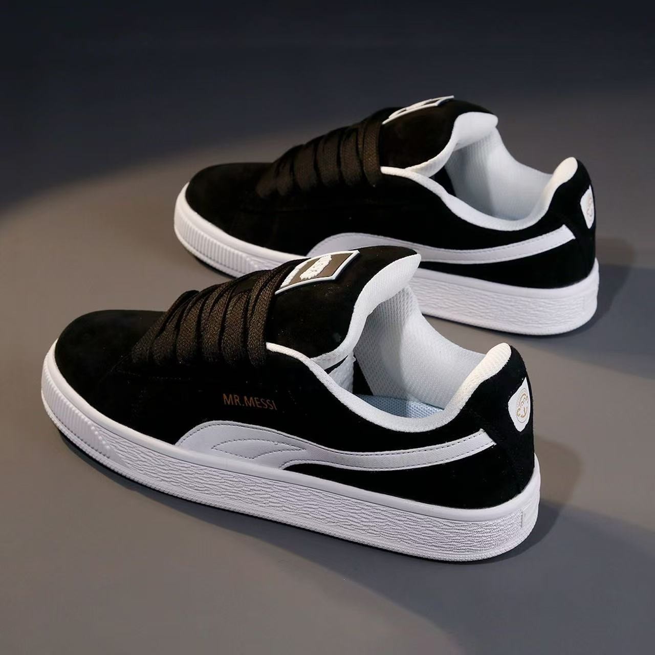 أحذية رياضية نسائية جديدة لعام - مراجعة Vans Shoes Old Skool وسعره